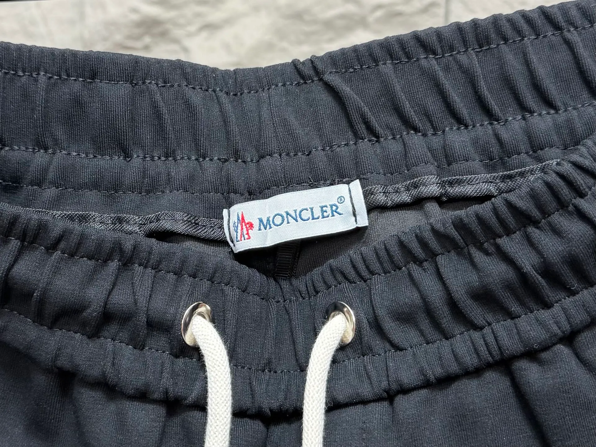 Moncler 2026ss ● ： ， ， ，Breathable ， 。 ● ： ，Retro ； ， ， ， 。 ● ： M ， ； Moncler Classic ， 。 ● ： ， ， ， 。 ● ： 、 、 ， 、T 、 ， 。，🧱 。 SIZE：M L XL XXL XXXL